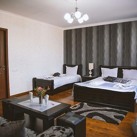 Family Hotel Parajanov Tbilisi ภายนอก รูปภาพ