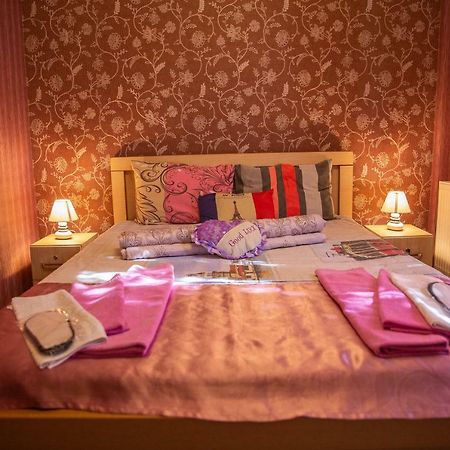 Family Hotel Parajanov Tbilisi ภายนอก รูปภาพ