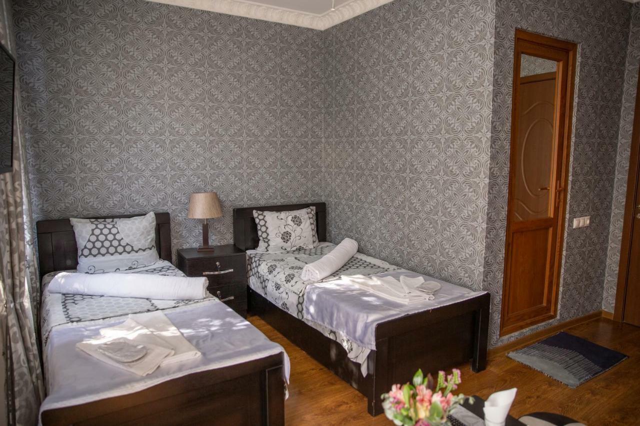 Family Hotel Parajanov Tbilisi ภายนอก รูปภาพ