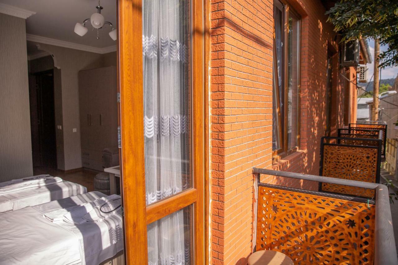 Family Hotel Parajanov Tbilisi ภายนอก รูปภาพ