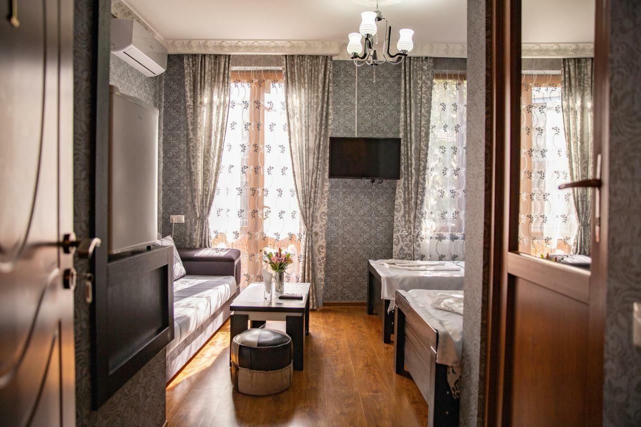 Family Hotel Parajanov Tbilisi ภายนอก รูปภาพ