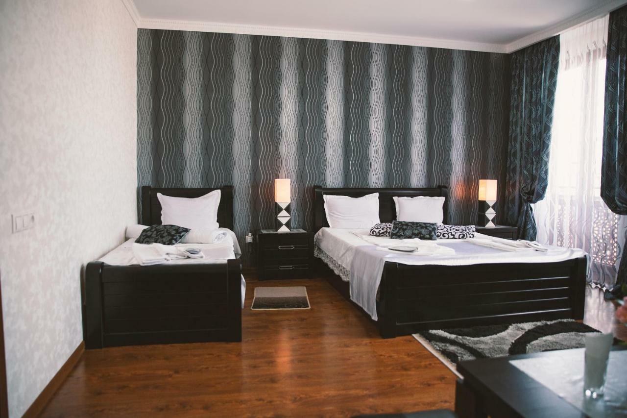 Family Hotel Parajanov Tbilisi ภายนอก รูปภาพ