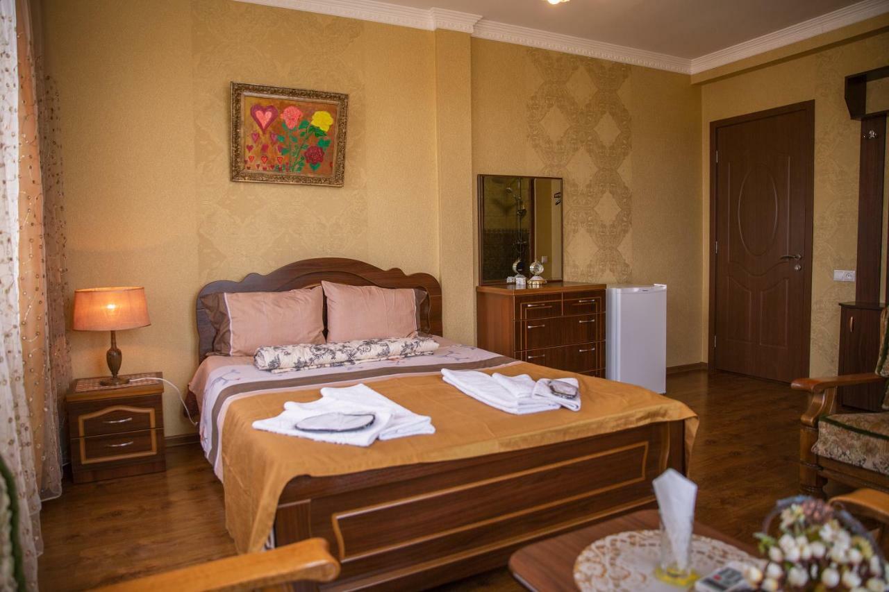 Family Hotel Parajanov Tbilisi ภายนอก รูปภาพ