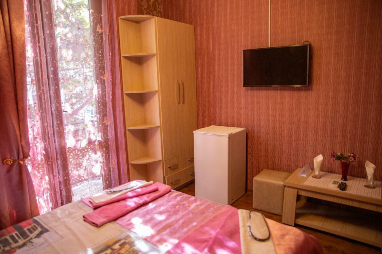 Family Hotel Parajanov Tbilisi ภายนอก รูปภาพ