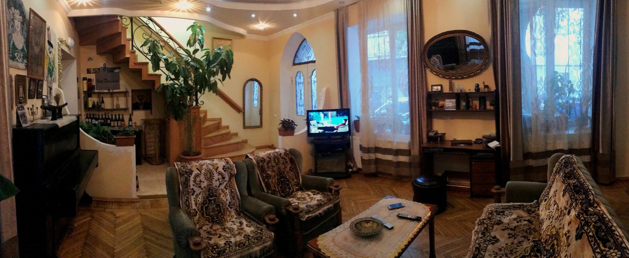 Family Hotel Parajanov Tbilisi ภายนอก รูปภาพ