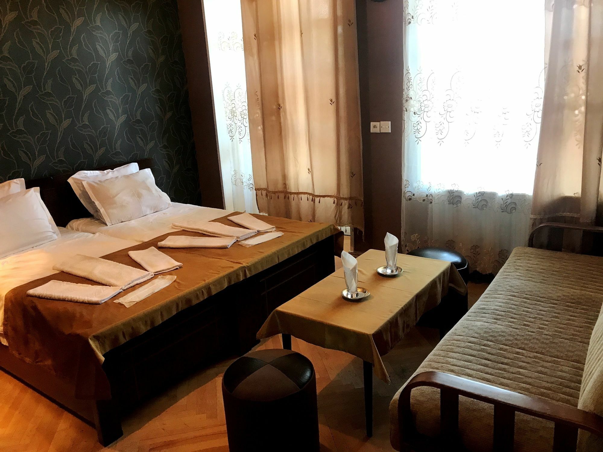Family Hotel Parajanov Tbilisi ภายนอก รูปภาพ
